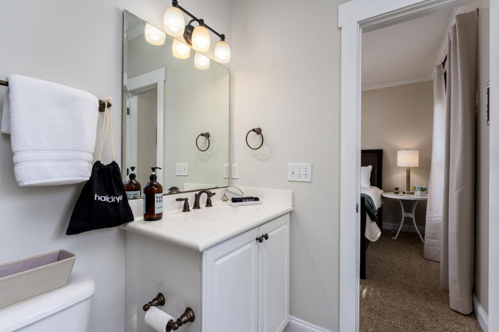 Downtown Wilmington Home ~ Pet Friendly エクステリア 写真